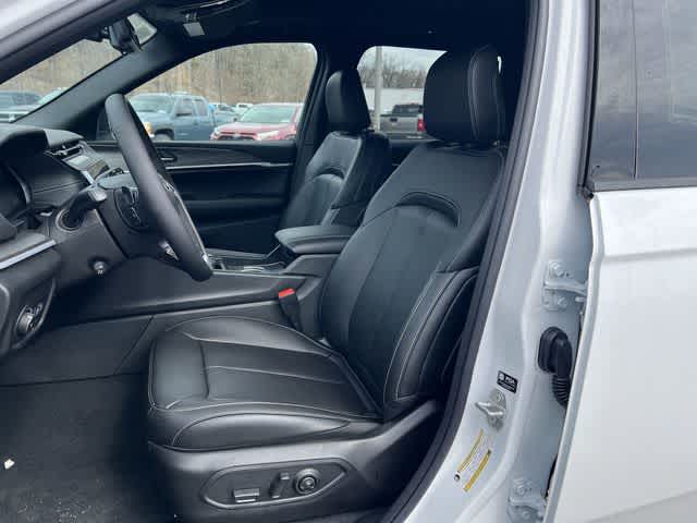 Thumbnail: 2026 Jeep Grand Cherokee - 15
