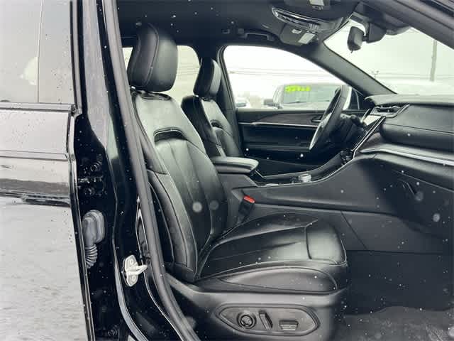 Thumbnail: 2024 Jeep Grand Cherokee - 19