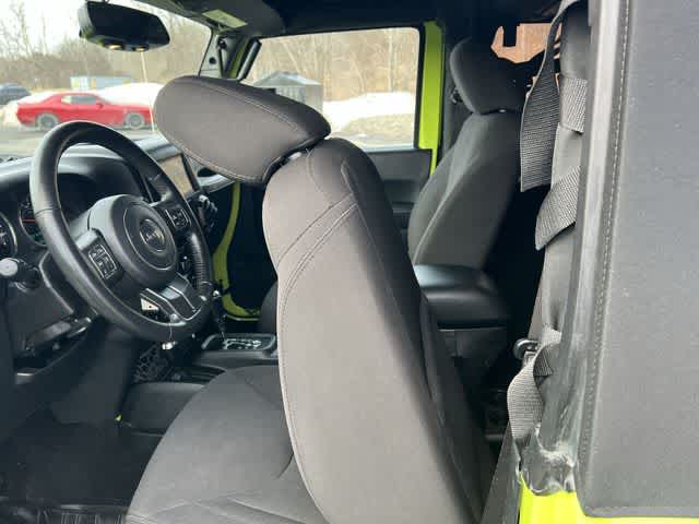 Thumbnail: 2017 Jeep Wrangler - 16