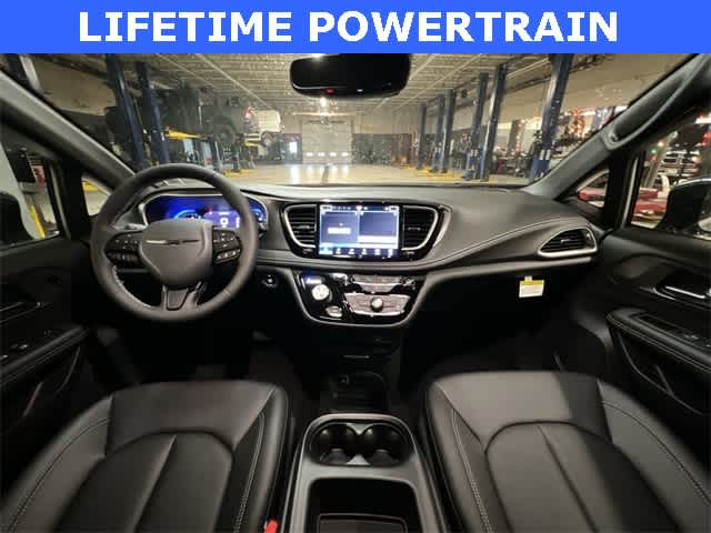 Thumbnail: 2026 Chrysler Pacifica - 14