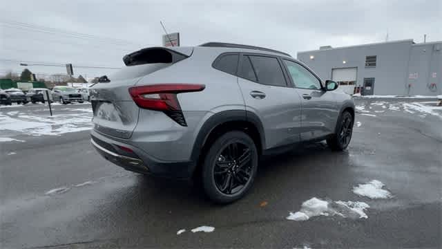 Thumbnail: 2024 Chevrolet Trax - 8