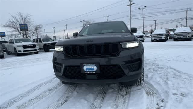 Thumbnail: 2025 Jeep Grand Cherokee - 3