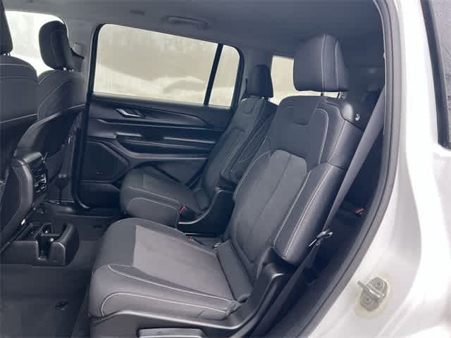 Thumbnail: 2023 Jeep Grand Cherokee - 17