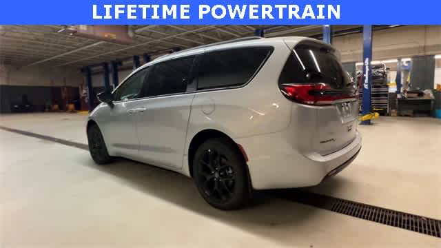 Thumbnail: 2026 Chrysler Pacifica - 6