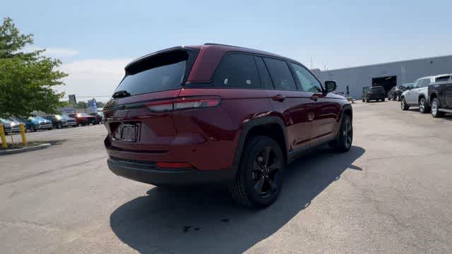 Thumbnail: 2023 Jeep Grand Cherokee - 8