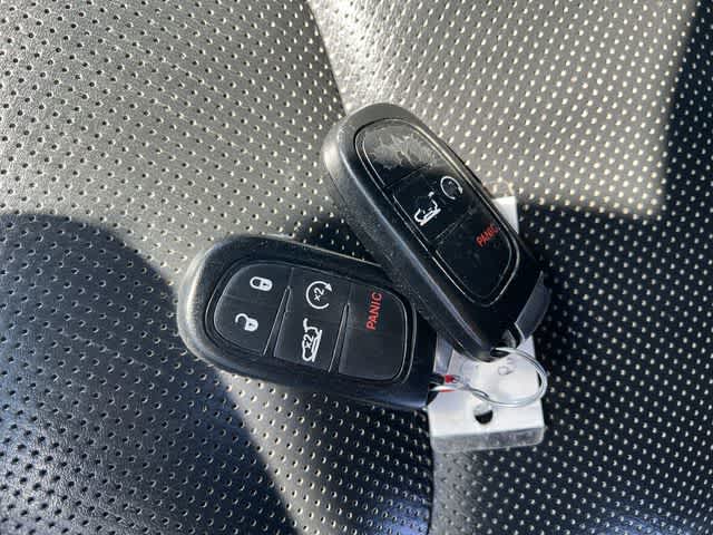 Thumbnail: 2019 Jeep Cherokee - 24