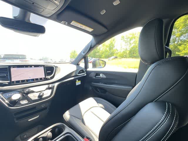 Thumbnail: 2027 Chrysler Pacifica - 11