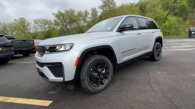 Thumbnail: 2026 Jeep Grand Cherokee - 4