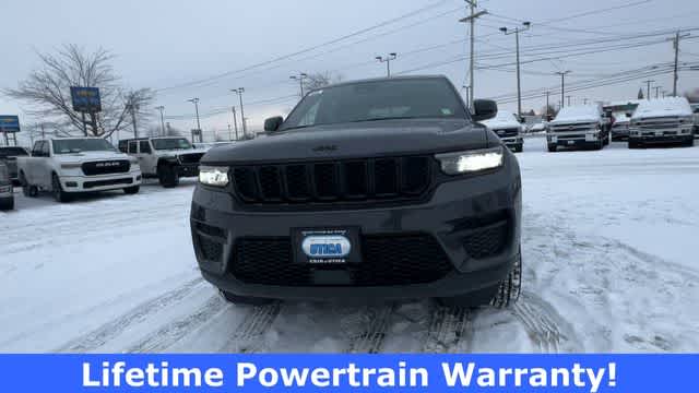 Thumbnail: 2025 Jeep Grand Cherokee - 3