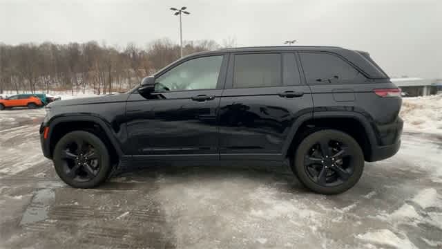 Thumbnail: 2023 Jeep Grand Cherokee - 5