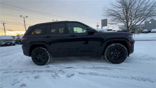 Thumbnail: 2025 Jeep Grand Cherokee - 9