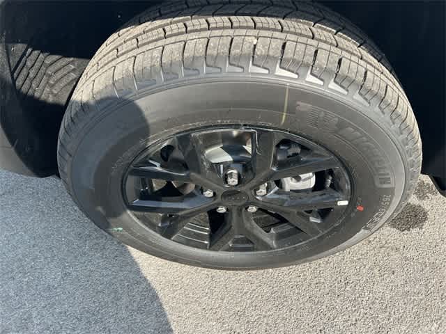 2025 Jeep Grand Cherokee Laredo 12