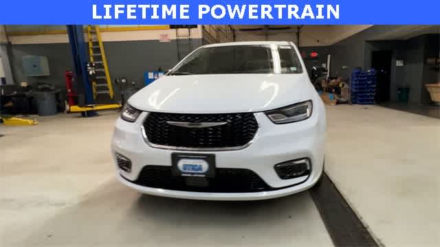 Thumbnail: 2026 Chrysler Pacifica - 3