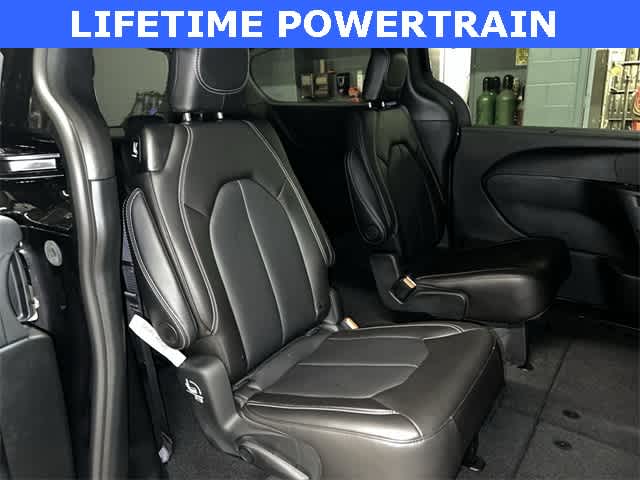 Thumbnail: 2026 Chrysler Pacifica - 18