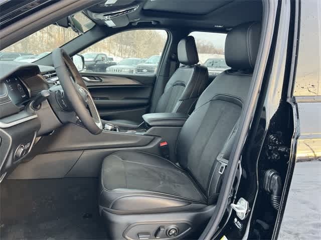 Thumbnail: 2025 Jeep Grand Cherokee - 15