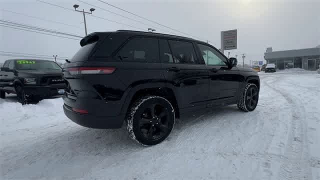 Thumbnail: 2023 Jeep Grand Cherokee - 8
