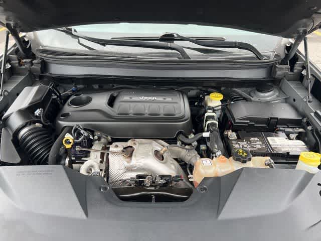 Thumbnail: 2019 Jeep Cherokee - 9