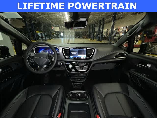 Thumbnail: 2026 Chrysler Pacifica - 14