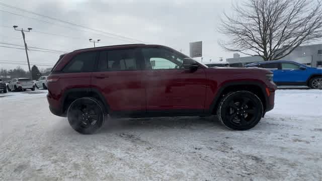 Thumbnail: 2023 Jeep Grand Cherokee - 9