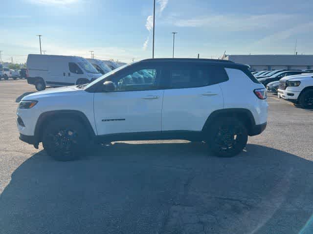 Thumbnail: 2023 Jeep Compass - 3