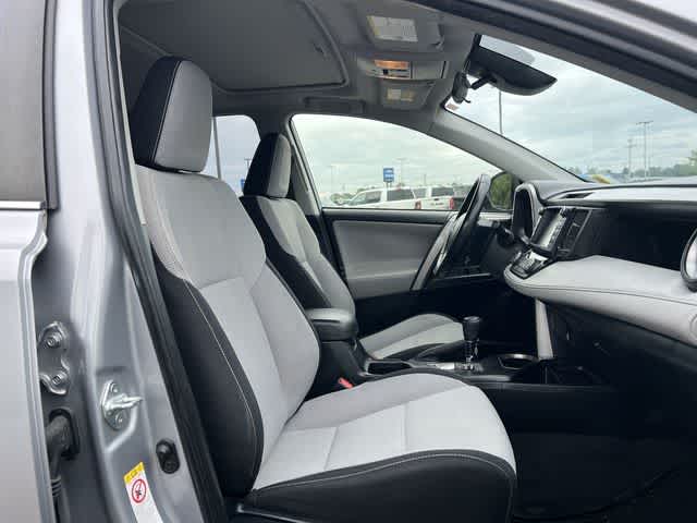 Thumbnail: 2018 Toyota RAV4 - 26