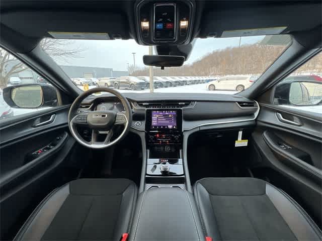 Thumbnail: 2025 Jeep Grand Cherokee - 14