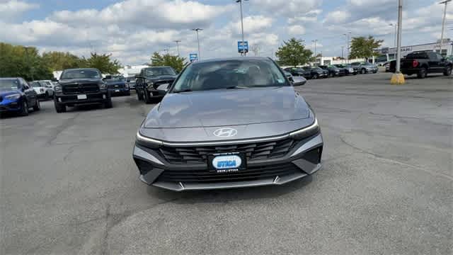 Thumbnail: 2024 Hyundai Elantra - 3