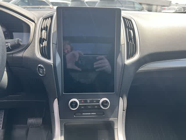 Thumbnail: 2022 Ford Edge - 21