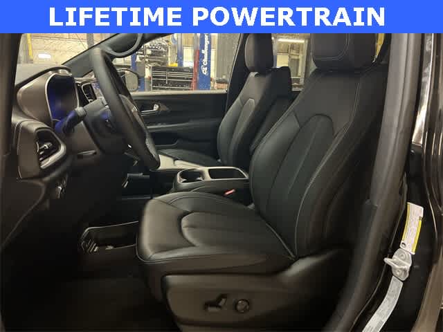 Thumbnail: 2026 Chrysler Pacifica - 15