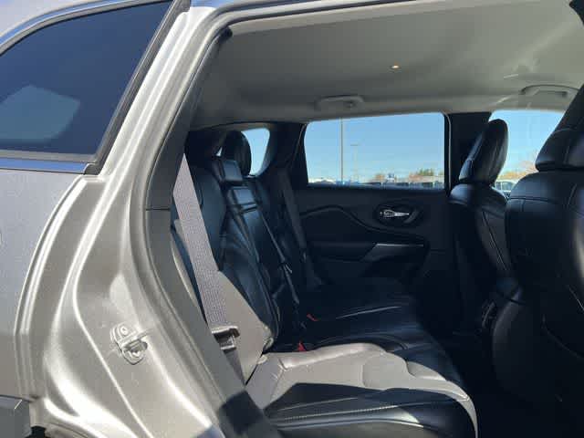 Thumbnail: 2019 Jeep Cherokee - 17