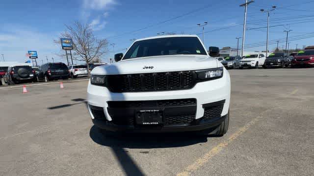 Thumbnail: 2023 Jeep Grand Cherokee - 3