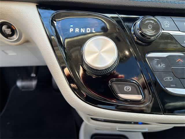 Thumbnail: 2021 Chrysler Pacifica - 22