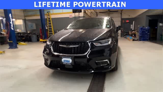 Thumbnail: 2026 Chrysler Pacifica - 3