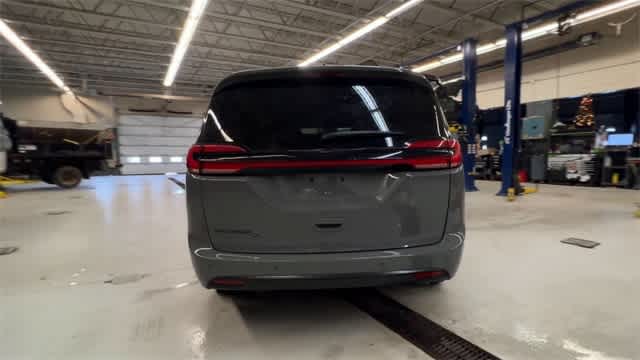 Thumbnail: 2023 Chrysler Pacifica - 7
