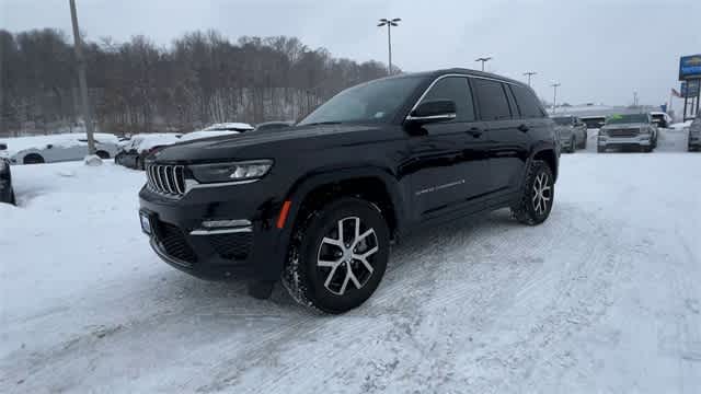 Thumbnail: 2024 Jeep Grand Cherokee - 4