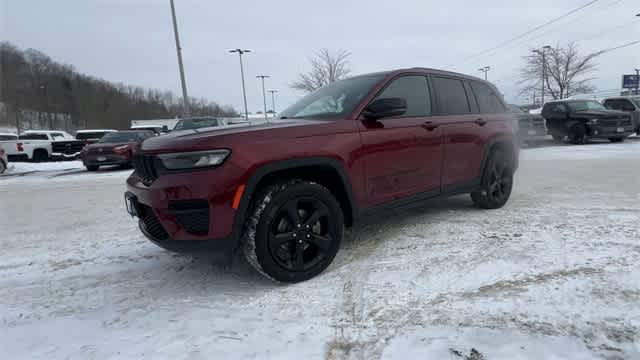 Thumbnail: 2023 Jeep Grand Cherokee - 4