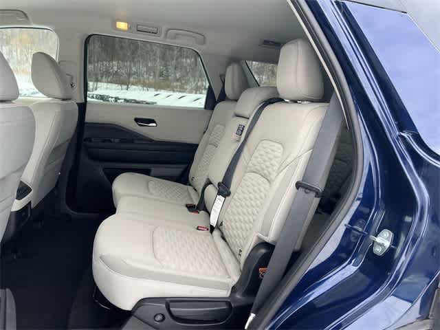 Thumbnail: 2022 Nissan Pathfinder - 17