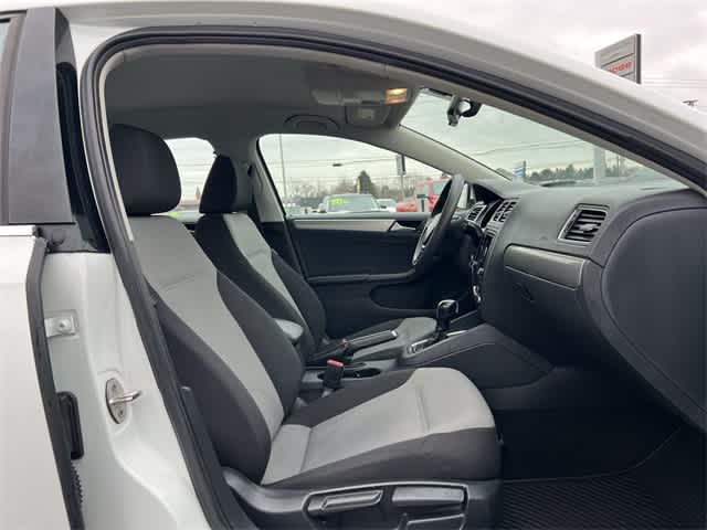 Thumbnail: 2017 Volkswagen Jetta - 19