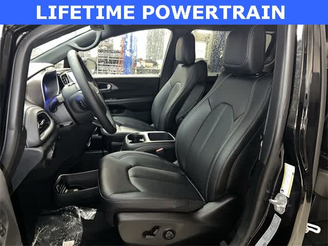 Thumbnail: 2026 Chrysler Pacifica - 15