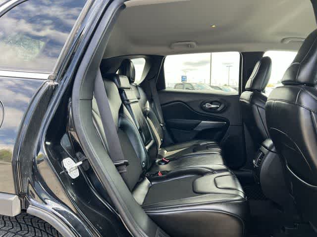 Thumbnail: 2019 Jeep Cherokee - 18