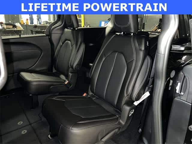 Thumbnail: 2026 Chrysler Pacifica - 17