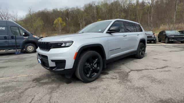 Thumbnail: 2023 Jeep Grand Cherokee - 4