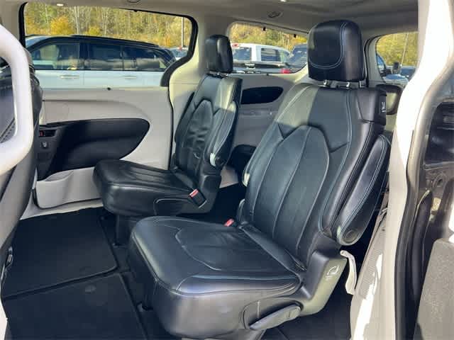 Thumbnail: 2021 Chrysler Pacifica - 17