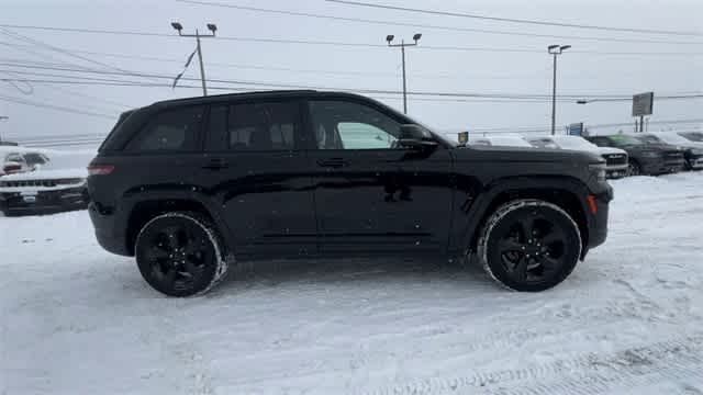 Thumbnail: 2023 Jeep Grand Cherokee - 9