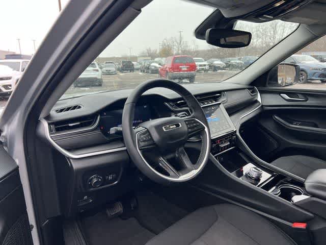 Thumbnail: 2023 Jeep Grand Cherokee - 10