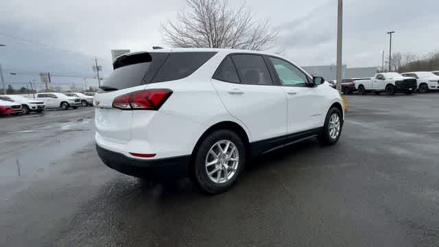 Thumbnail: 2022 Chevrolet Equinox - 8