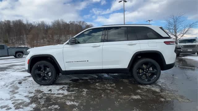 Thumbnail: 2025 Jeep Grand Cherokee - 5