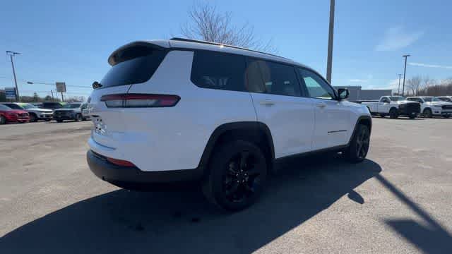 Thumbnail: 2023 Jeep Grand Cherokee - 8