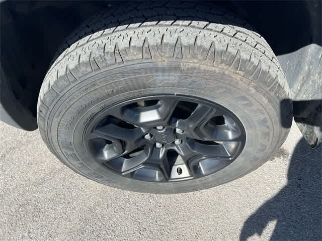 Thumbnail: 2019 Jeep Cherokee - 12