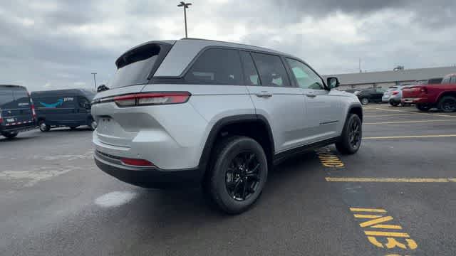 Thumbnail: 2026 Jeep Grand Cherokee - 8